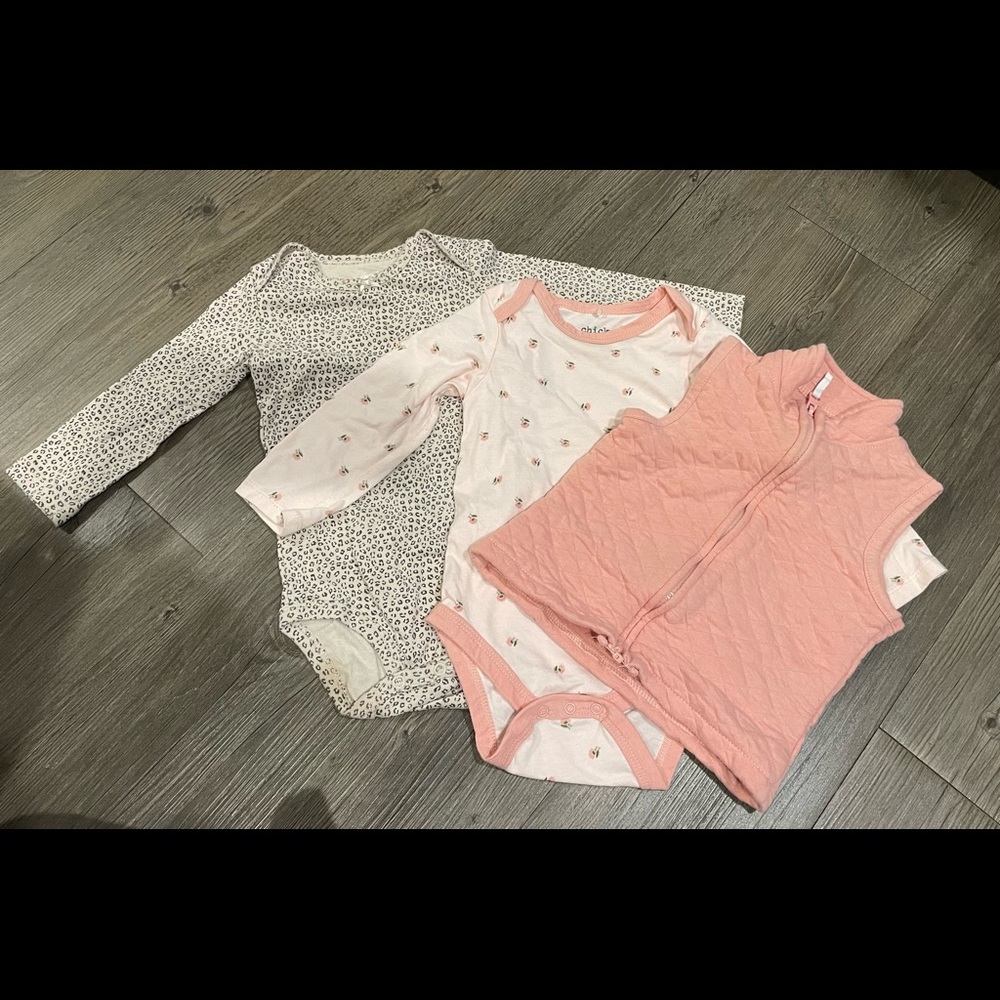 4/$20 3pc bundle long sleeve bodysuits and vest 18M Carter’s Chick Pea